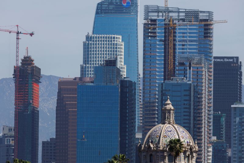 &copy; Reuters. FILE PHOTO:  A view of the skyline of downtown Los Angeles, California, U.S., March 22 2022.  REUTERS/Mike Blake