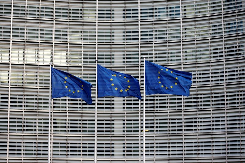 &copy; Reuters. 欧州連合（ＥＵ）の行政執行機関である欧州委員会は２８日、ＥＵ各国政府に対し、加盟国が一定額の投資と引き換えに国籍を与える「ゴールデンパスポート」制度を終了するよう求めた。