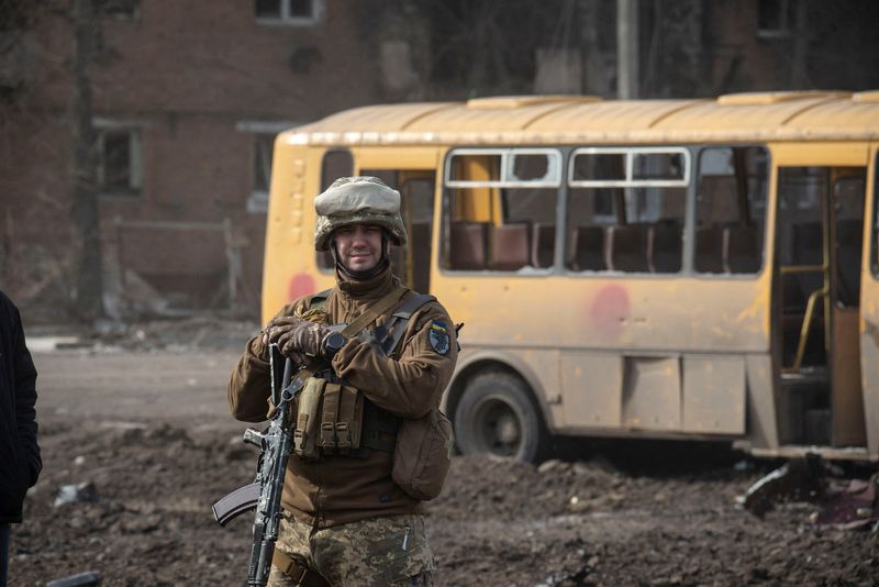 &copy; Reuters. 米国防当局者は２８日、ウクライナ軍が北東部スムイのトロスティアネツをロシア軍から奪還したと明らかにした。３月２７日、トロスティアネツで撮影（２０２２ 年　ロイター Press service