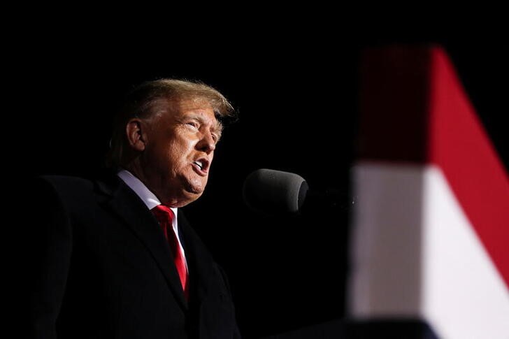 &copy; Reuters. IMAGEN DE ARCHIVO. El expresidente de Estados Unidos, Donald Trump, durante un mitin en Commerce, Georgia, EEUU. Marzo 26, 2022. REUTERS/Alyssa Pointer