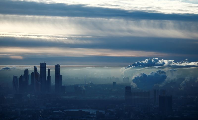 &copy; Reuters. FILE PHOTO: Skyscrapers of the Moscow International Business Centre, also known as "Moskva-City", are seen from Ostankino tower on a frosty winter day in Moscow, Russia January 8, 2017.  REUTERS/Maxim Shemetov