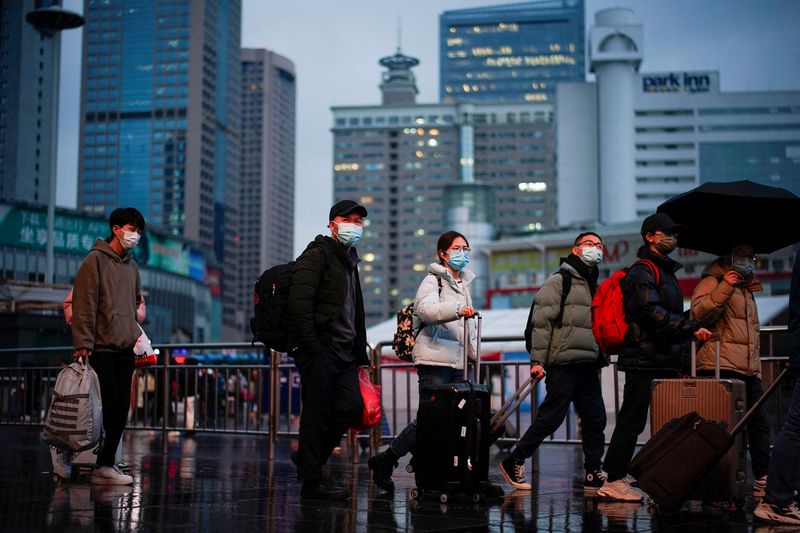 &copy; Reuters. 　３月２９日、中国・上海市は、市内で新型コロナウイルスの感染が拡大する中、地元経済を支える政策を打ち出すと表明した。写真は上海で１月撮影（２０２２年　ロイター／Aly Song）
