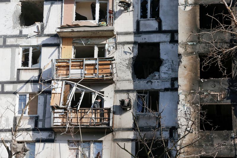&copy; Reuters. Un edificio destruido en el transcurso del conflicto entre Ucrania y Rusia en la ciudad portuaria del sur de Mariúpol, Ucrania, 28 de marzo de 2022. REUTERS/Alexander Ermochenko