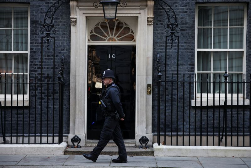 &copy; Reuters. La police londonienne a annoncé mardi qu'elle allait infliger une première série d'amendes pour infractions aux règles du confinement en lien avec les fêtes organisées au 10, Downing Street en 2020 et 2021 alors que des mesures de restrictions sanit