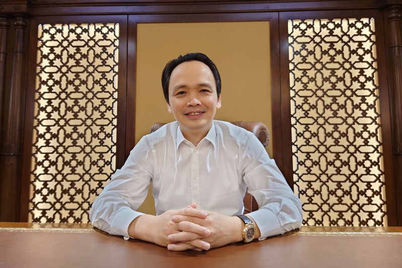 &copy; Reuters. FILE PHOTO: Bamboo Airways Chairman Trinh Van Quyet poses during an interview with Reuters in Hanoi, Vietnam, April 14, 2021. REUTERS/Khanh Vu