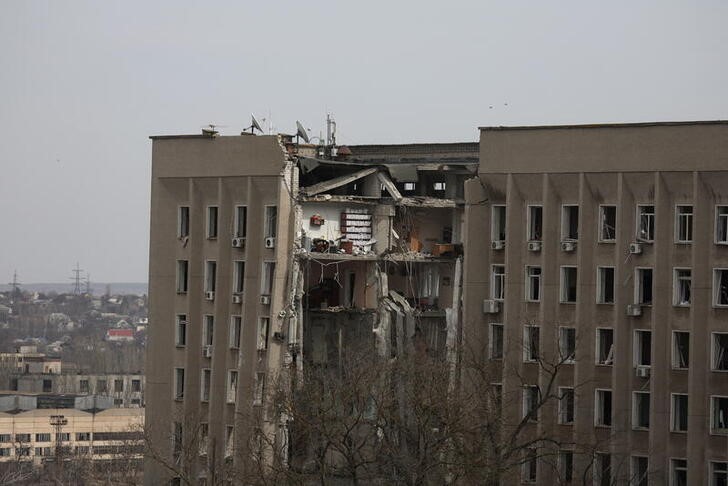 &copy; Reuters. Foto ilustrativa del martes de un edificio gubernamental destruido por un ataque ruso en Mykolaiv
Mar 29, 2022. REUTERS/Nacho Doce