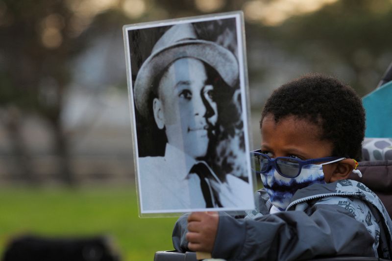 &copy; Reuters. FILE PHOTO: Four-year-old Senty Banutu-Gomez holds a photograph of Emmett Till, a 14-year-old Black boy who was lynched in 1955, at a vigil on the one year anniversary of the murder of George Floyd while in Minneapolis police custody, in Lynn, Massachuset