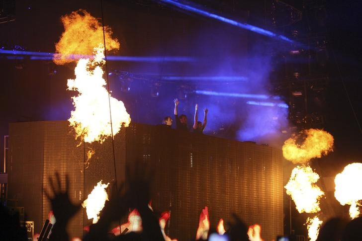 &copy; Reuters. Foto de archivo del grupo Swedish House Mafia actuando en el festival de Coachella 
Abril 13, 2012. 
REUTERS/David McNew

