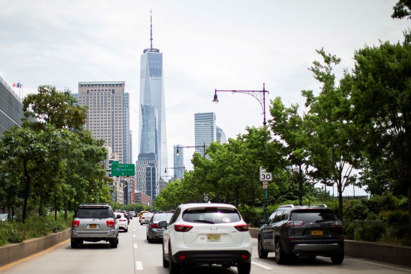 © Reuters. FILE PHOTO: Traffic is seen at West Street ahead of the July 4th holiday, in New York City, New York, U.S., July 2, 2021. REUTERS/Eduardo Munoz/File Photo