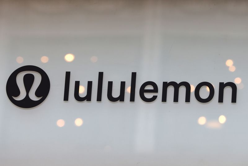 Lululemon forecasts strong 2022, plans selective price hikes