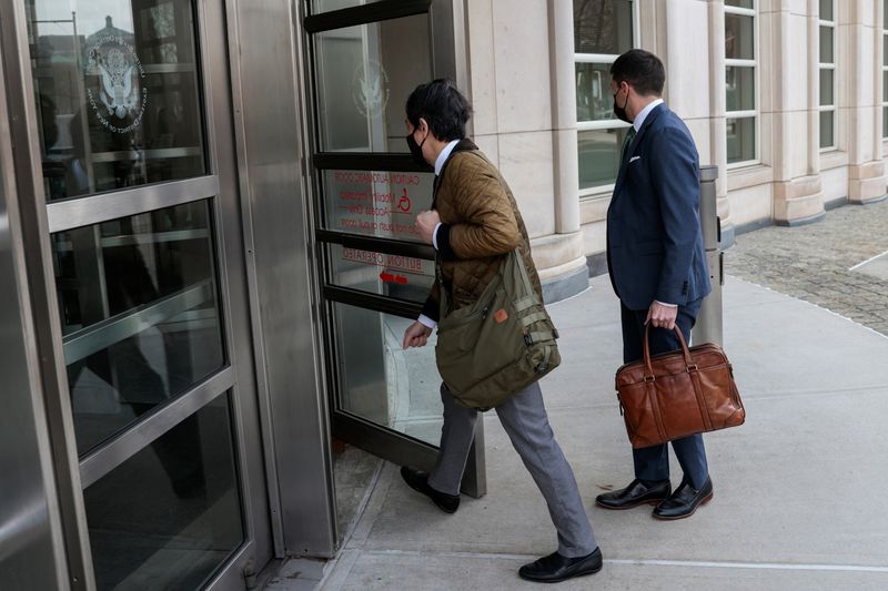 &copy; Reuters. FILE PHOTO: Ex-Goldman Sachs banker Roger Ng arrives for his criminal trial, at the United States Courthouse in Brooklyn, New York, U.S. February 22, 2022. REUTERS/Eduardo Munoz