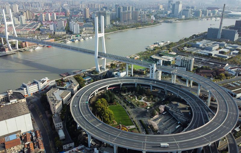 &copy; Reuters. FILE PHOTO: An aerial view shows a bridge over the Huangpu river, amid traffic restrictions and a lockdown in the Pudong area to contain the spread of the coronavirus disease (COVID-19) in Shanghai, China, March 29, 2022. Picture taken with a drone. REUTE