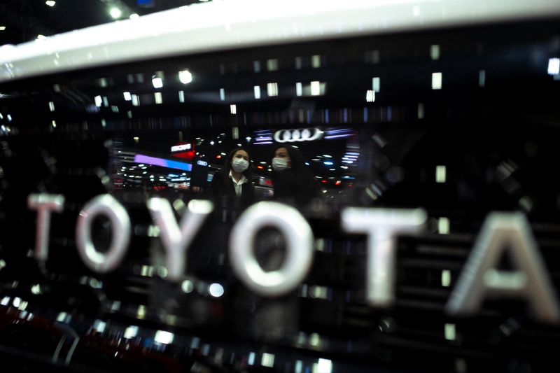 &copy; Reuters. FILE PHOTO: The Toyota logo is pictured at the 43rd Bangkok International Motor Show, in Bangkok, Thailand, March 22, 2022. REUTERS/Athit Perawongmetha