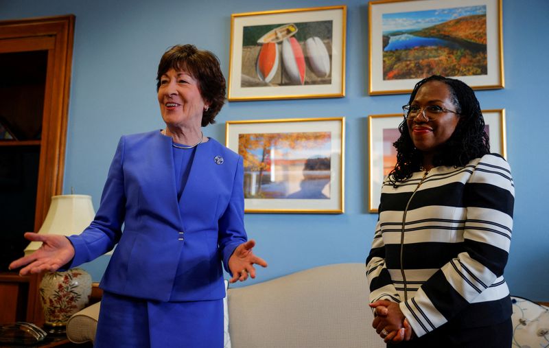 &copy; Reuters. FILE PHOTO: U.S. Senator Susan Collins (R-ME) meets with U.S. Supreme Court nominee and federal appeals court Judge Ketanji Brown Jackson in her office on Capitol Hill in Washington, U.S., March 8, 2022.  REUTERS/Jim Bourg/File Photo