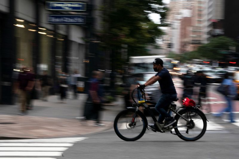 &copy; Reuters. FILE PHOTO: A delivery worker is pictured on the street in New York City, New York, U.S., September 23, 2021.  REUTERS/David 'Dee' Delgado