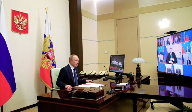 &copy; Reuters. FILE PHOTO: Russian President Vladimir Putin chairs a meeting with members of the Security Council via a video link at the Novo-Ogaryovo state residence outside Moscow, Russia March 24, 2022. Sputnik/Mikhail Klimentyev/Kremlin via REUTERS/File Photo