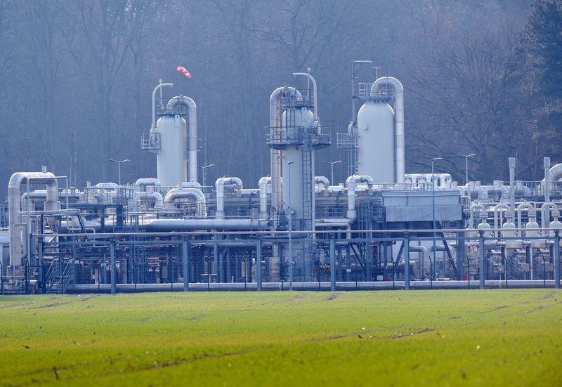 © Reuters. The Astora natural gas depot, which is the largest natural gas storage in Western Europe, is pictured in Rehden, Germany, March 16, 2022. Astora is part of the Gazprom Germania Group. REUTERS/Fabian Bimmer