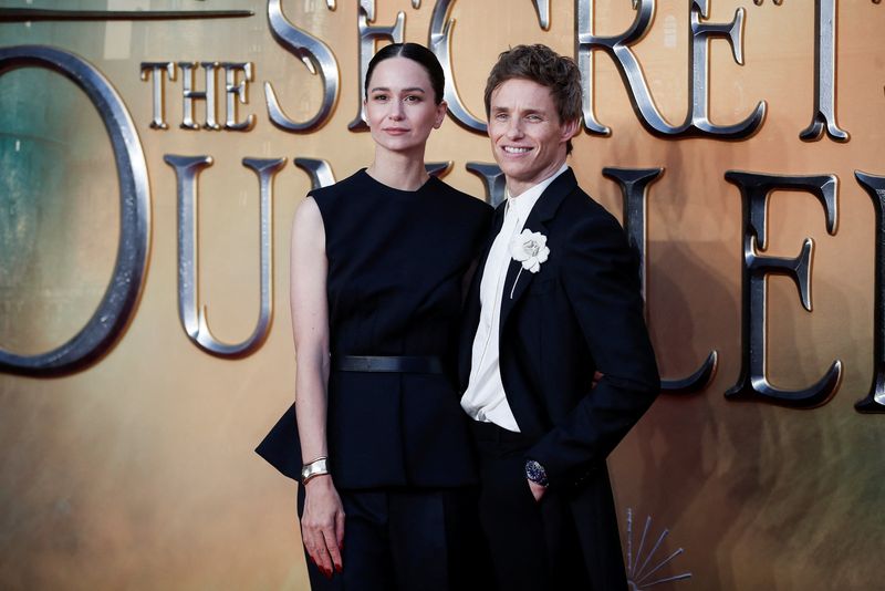 &copy; Reuters. Eddie Redmayne e Katherine Waterston na pré-estreia de "Animais Fantásticos: Os Segredos de Dumbledore" em Londres
29/03/2022
REUTERS/Peter Nicholls