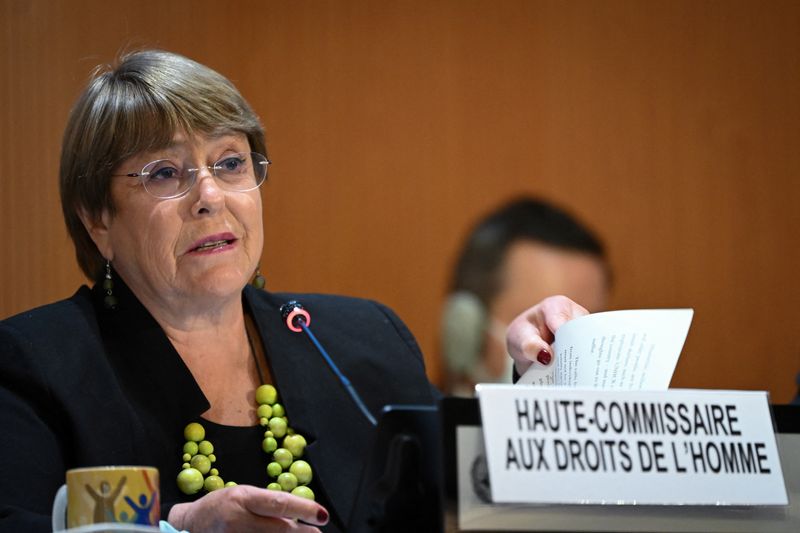 © Reuters. FOTO DE ARCHIVO: La Comisionada de Naciones Unidas para los Derechos Humanos  Michelle Bachelet entrega un discurso en Ginebra, Suiza,  28 de febrero del 2022. Fabrice Coffrini/Pool via REUTERS/Foto de Archivo