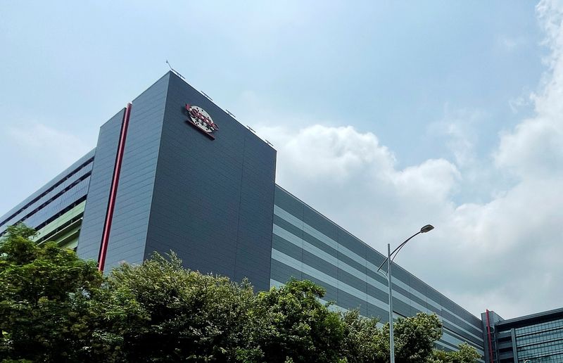 &copy; Reuters. Taiwan Semiconductor Manufacturing Company (TSMC) Fab 15B, one of the company's four giga semiconductor fabrication plants, is pictured in Taichung, Taiwan September 2, 2021.    REUTERS/Yimou Lee     T