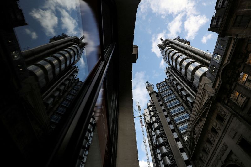 &copy; Reuters. FILE PHOTO: The Lloyd's of London building is reflected in a window in the City of London financial district in London, Britain, February 1, 2018. REUTERS/Simon Dawson/File Photo