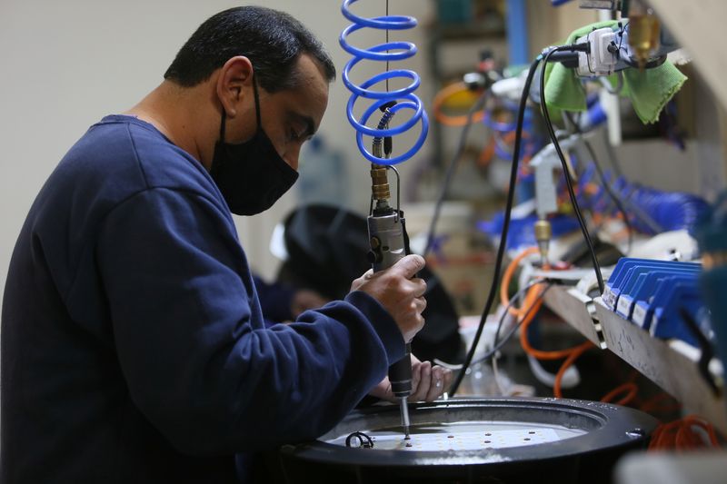 &copy; Reuters. FILE PHOTO: An employee works at a high-power LED luminaire factory on the outskirts of Buenos Aires, Argentina July 20, 2021. REUTERS/Matias Baglietto