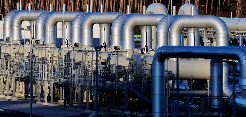 &copy; Reuters. FOTO DE ARCHIVO: Tuberías de las instalaciones de aterrizaje del gasoducto "Nord Stream 2" en Lubmin, Alemania, 7 de marzo de 2022. REUTERS/Hannibal Hanschke