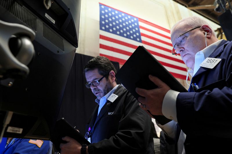 &copy; Reuters. FILE PHOTO: Traders work on the floor of the New York Stock Exchange (NYSE) in New York City, U.S., March 30, 2022.  REUTERS/Brendan McDermid