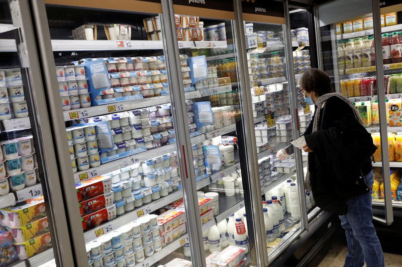 &copy; Reuters. A woman takes some yogurts from a fridge in a Caprabo supermarket in Barcelona, Spain, March 21, 2022. REUTERS/ Albert Gea