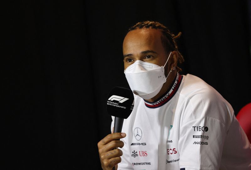 &copy; Reuters. March 25, 2022 
Foto de archivo del piloto de Mercedes Lewis Hamilton en una rueda de prensa antes del GP de Arabia Saudita 
 REUTERS/Ahmed Yosri