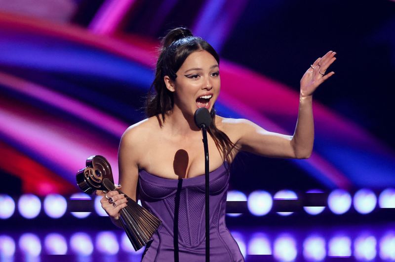 &copy; Reuters. Olivia Rodrigo recebe prêmio do iHeartRadio Music Awards, em Los Angeles
22/03/2022
REUTERS/Mario Anzuoni