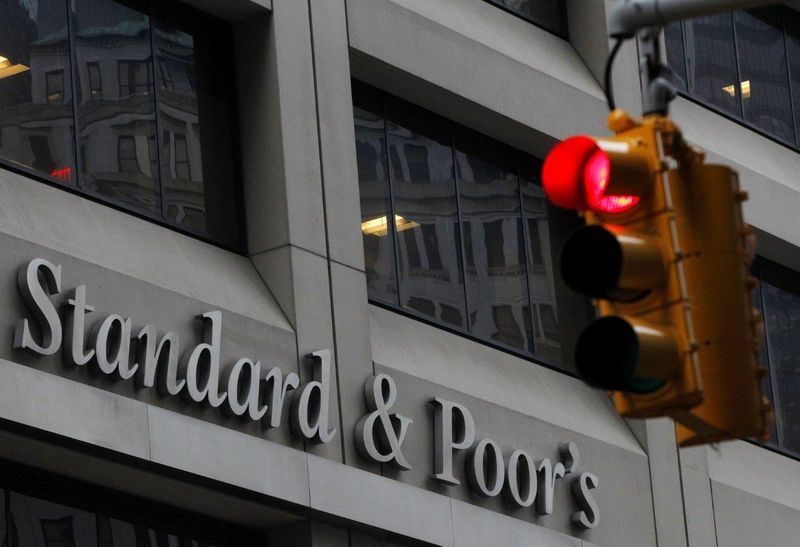 © Reuters. Foto de archivo. Imagen del edificio de Standard & Poor's en el distrito financiero de Nueva York, EEUU,  5 de febrero, 2013. REUTERS/Brendan McDermid 