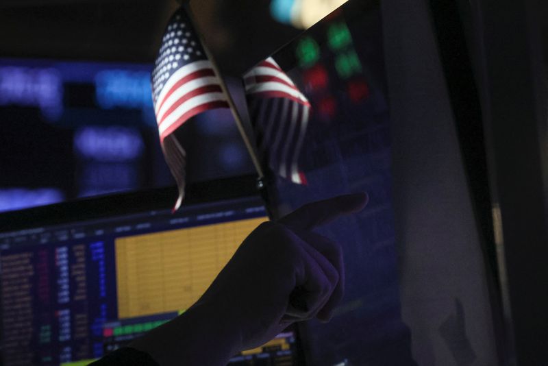 © Reuters. A specialist trader works inside his post on the floor of the New York Stock Exchange (NYSE) in New York City, U.S., March 10, 2022.  REUTERS/Brendan McDermid