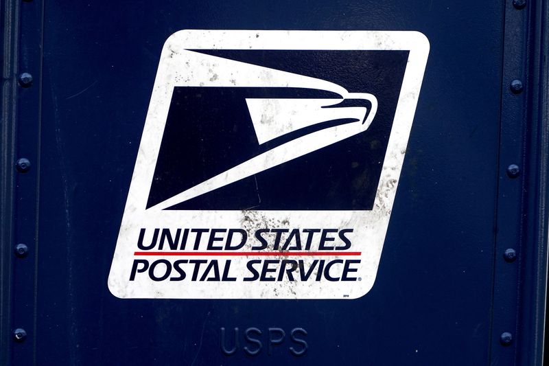 © Reuters. FILE PHOTO: A U.S. Postal Service (USPS) logo is pictured on a mail box in the Manhattan borough of New York City, New York, U.S., August 21, 2020. REUTERS/Carlo Allegri