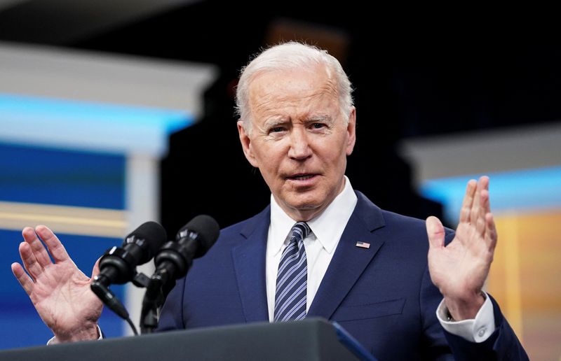 &copy; Reuters. U.S. President Joe Biden announces the release of 1 million barrels of oil per day for the next six months from the U.S. Strategic Petroleum Reserve, as part of administration efforts to lower gasoline prices, during remarks in the Eisenhower Executive Of