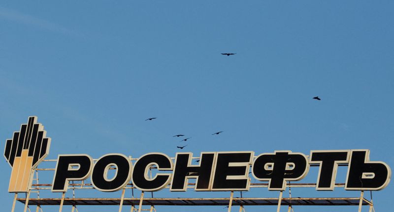 &copy; Reuters. شعار شركة روسنفت النفطية الروسية العملاقة - صورة من أرشيف رويترز. 