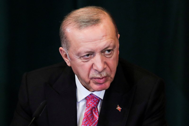 &copy; Reuters. الرئيس التركي رجب طيب أردوغان خلال مؤتمر صحفي في تيرانا يوم 17 يناير كانون الثاني 2022. تصوير: فلوريون جوجا - رويترز.