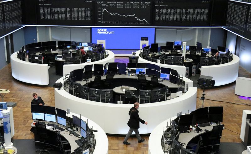 Commodities, banks help European shares rise amid gas supply worries