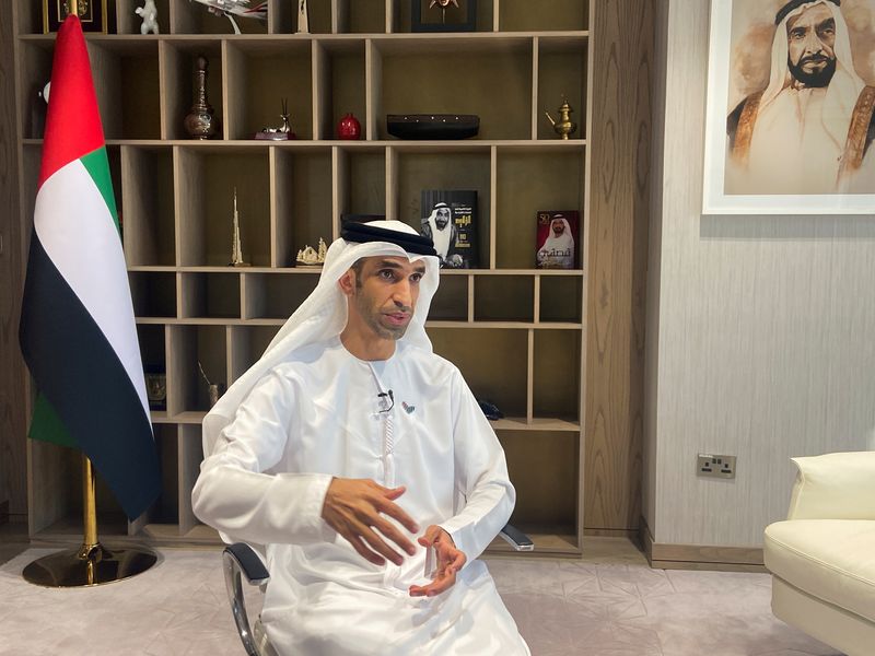 © Reuters. ثاني الزيودي وزير الدولة الإماراتي للتجارة الخارجية أثناء مقابلة مع رويترز في دبي يوم 16 فبراير شباط 2022. تصوير: عبد الهادي الرماحي - رويترز.