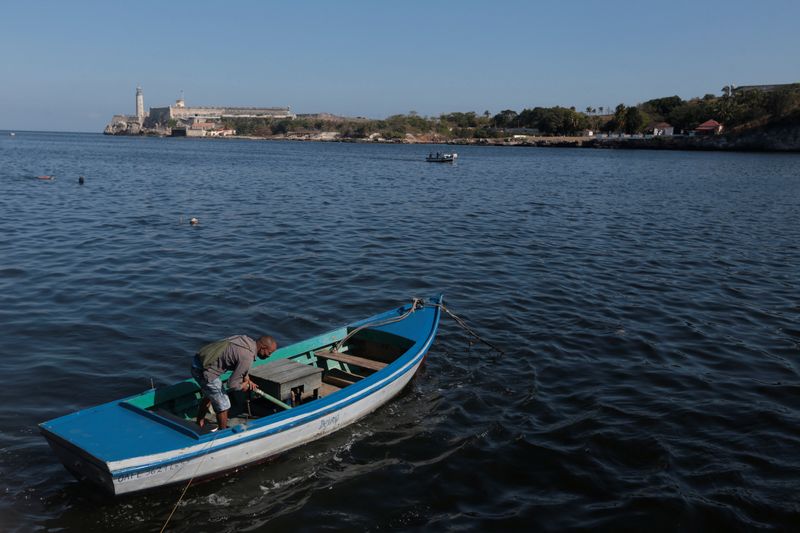 &copy; Reuters. A fisherman works in his boat in Havana, Cuba, March 29, 2022. Picture taken March 29, 2022. REUTERS/Stringer 