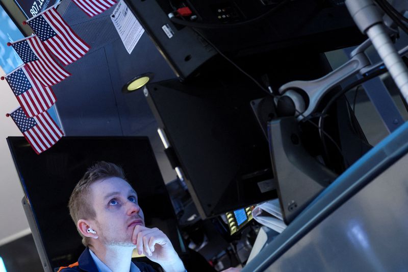 © Reuters. A Trader works on the floor of the New York Stock Exchange (NYSE) in New York City, U.S., March 8, 2022.  REUTERS/Brendan McDermid