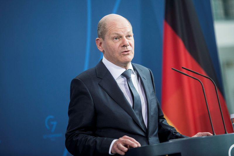 &copy; Reuters. المستشار الألماني أولاف شولتس خلال مؤتمر صحفي في برلين يوم الخميس. صورة من ممثل لوكالات الأنباء. 