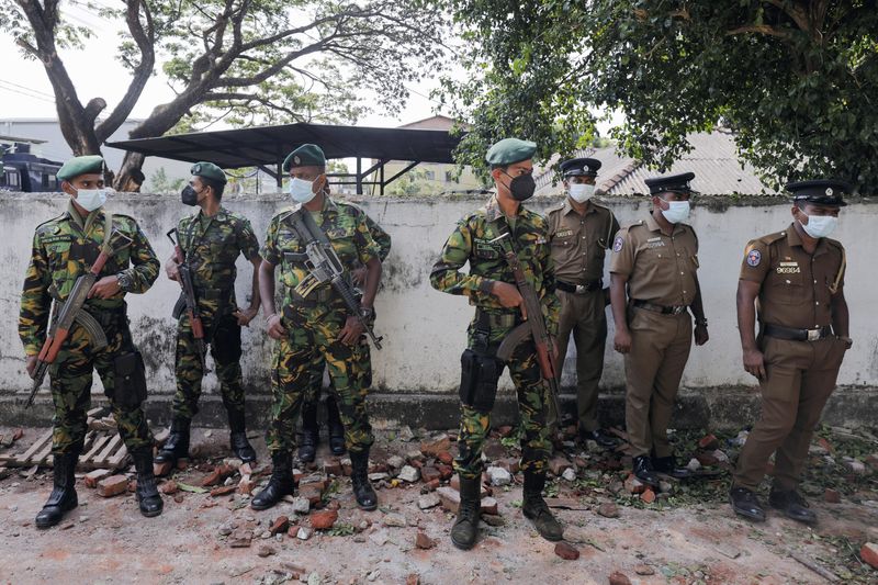 &copy; Reuters. FILE PHOTO: Sri Lankan Special Task Force and Police officers stand guard at the top of the road to Sri Lankan President Gotabaya Rajapaksa's residence, after police officers and demonstrators clashed at a protest against him, as many parts of the crisis-