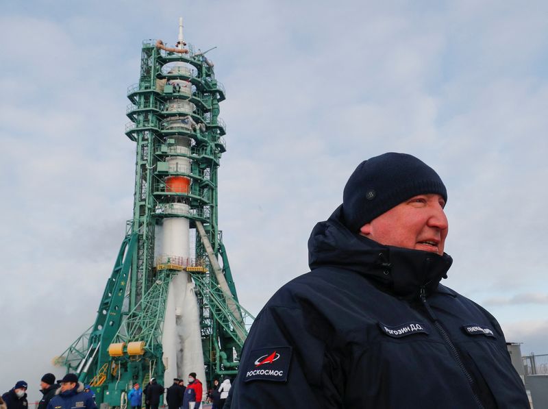 &copy; Reuters. ديمتري روجوزين مدير وكالة الفضاء الروسية (روسكوزموس) في قازاخستان يوم الثامن من ديسمبر كانون الأول 2021. صورة لرويترز من ممثل لوكالات الأنباء.
