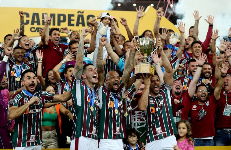 &copy; Reuters. لاعبو فلومينيسي يحتفلون بالفوز بدوري ولاية ريو في استاديو دو ماراكانا بريو دي جانيرو يوم السبت. تصوير: سيرجيو مورايس - رويترز