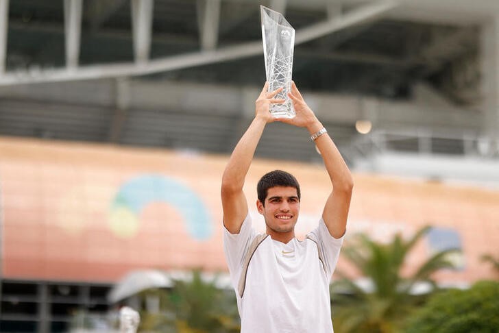 &copy; Reuters. 　テニスのマイアミＯＰは３日、米フロリダ州マイアミで男子シングルス決勝を行い、第１４シードのカルロス・アルカラス（写真）が第６シードのカスパー・ルードを下し、同大会最年少