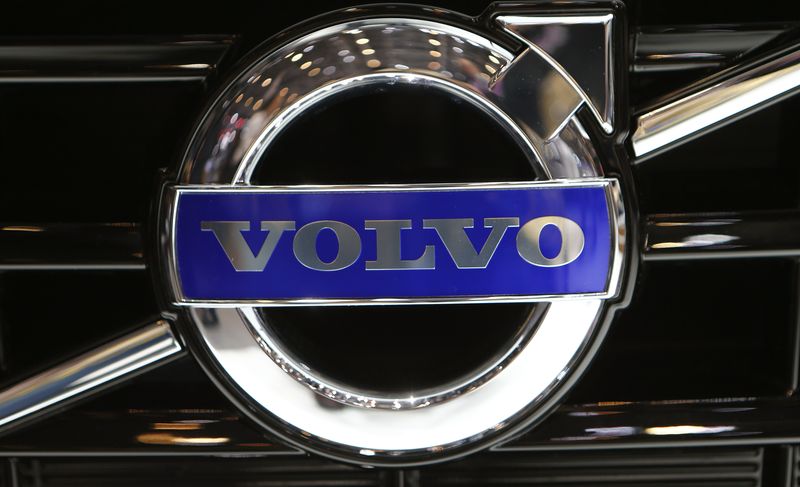 &copy; Reuters. FILE PHOTO: The company logo is seen on the bonnet of a Volvo car during the media day ahead of the 84th Geneva Motor Show at the Palexpo Arena in Geneva March 5, 2014. The Geneva Motor Show will run from March 6 to 16. REUTERS/Arnd Wiegmann 