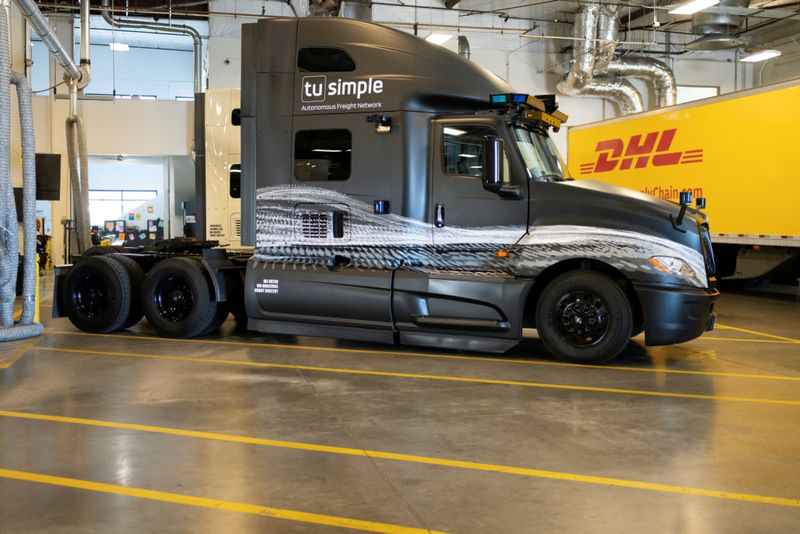 Logistics giants hedge their bets in uncertain U.S. self-driving truck race