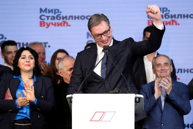 &copy; Reuters. El presidente serbio y candidato presidencial Aleksandar Vucic reacciona tras los resultados de las elecciones presidenciales en Belgrado, Serbia, 3 de abril del 2022. REUTERS/Antonio Bronic 