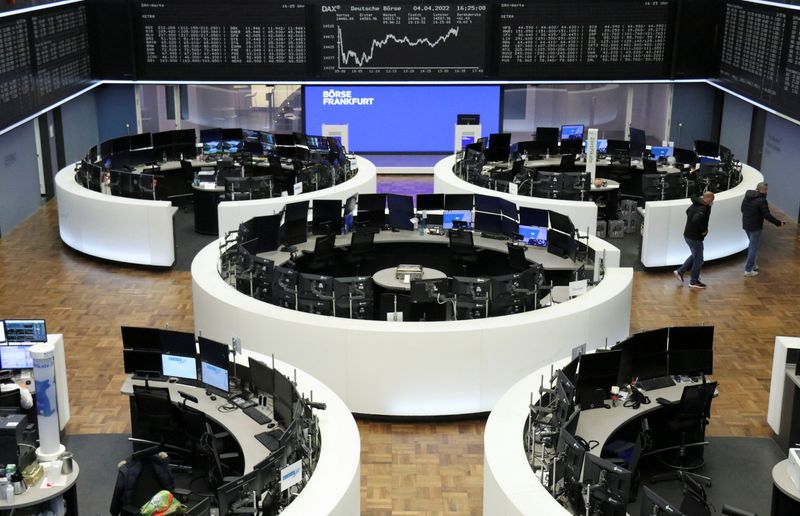 &copy; Reuters. Les Bourses européennes ont terminé en hausse lundi. À Paris, le CAC 40 a fini sur un gain de 0,7%. Le Footsie britannique a pris 0,28% et le Dax allemand 0,5%. /Photo prise le 4 avril 2022/REUTERS